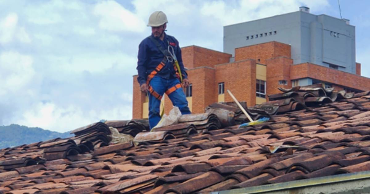 Intervención y mantenimiento de techos en el Poli, mejorará la calidad de la infraestructura Institucional