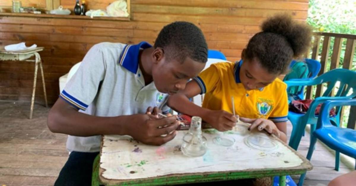 Docentes y estudiantes del Poli motivaron a niños y jóvenes de la comunidad afro de Urabá en el Mundo de la Ciencia