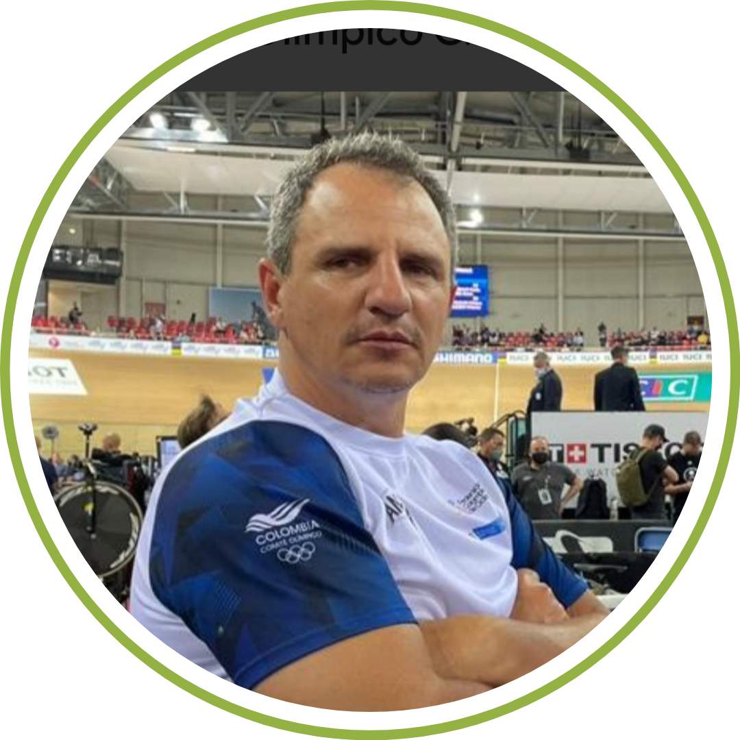 John Jaime González- Entrenador de ciclismo en pista