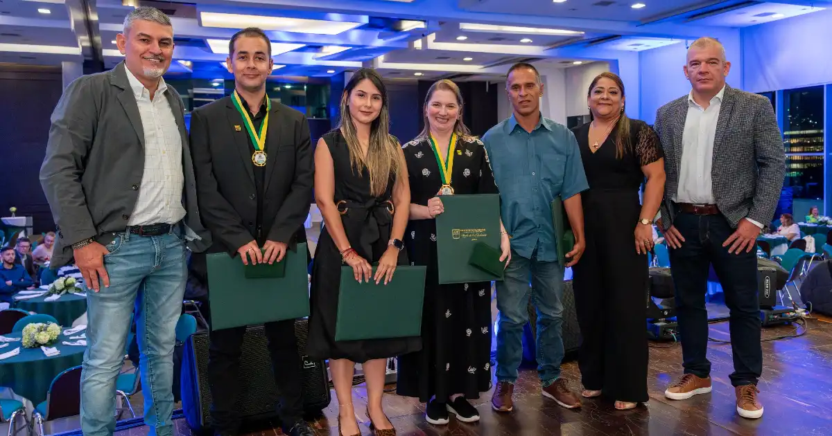 Administrativos en la Noche de la Excelencia 2025