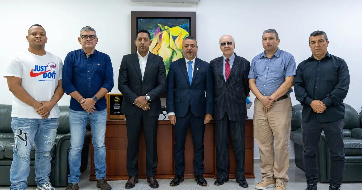 Consejo Directivo en posesión de Haver González