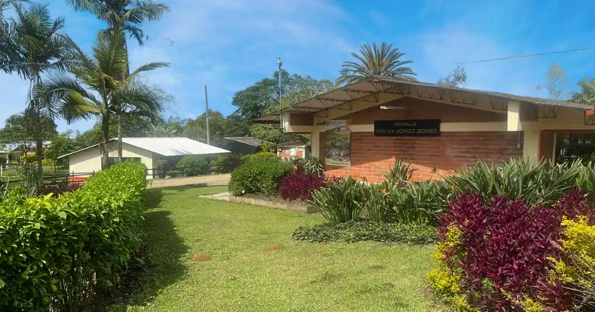 Granja Román Gómez Gómez de Marinilla obtiene certificaciones ISO 9001 y 14001