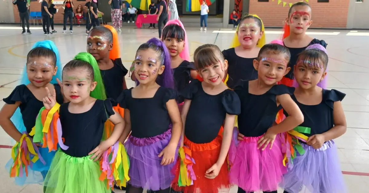 Niños participando en el Festival de Rondas 2025
