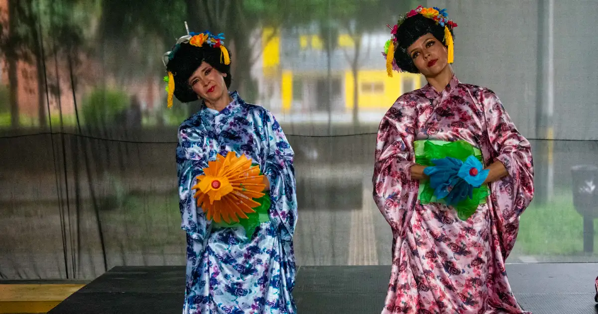 Presentación cultural en la Feria Internacional Poli 2025