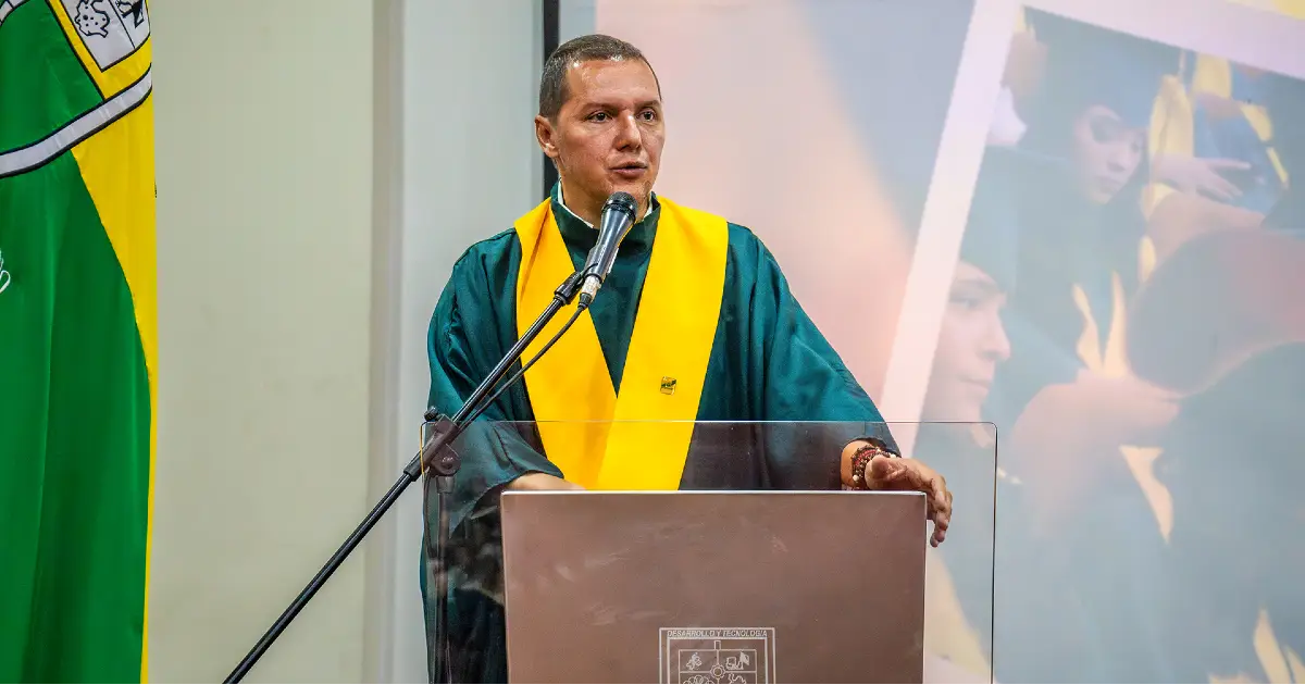Rector en los grados colectivos 2025-2