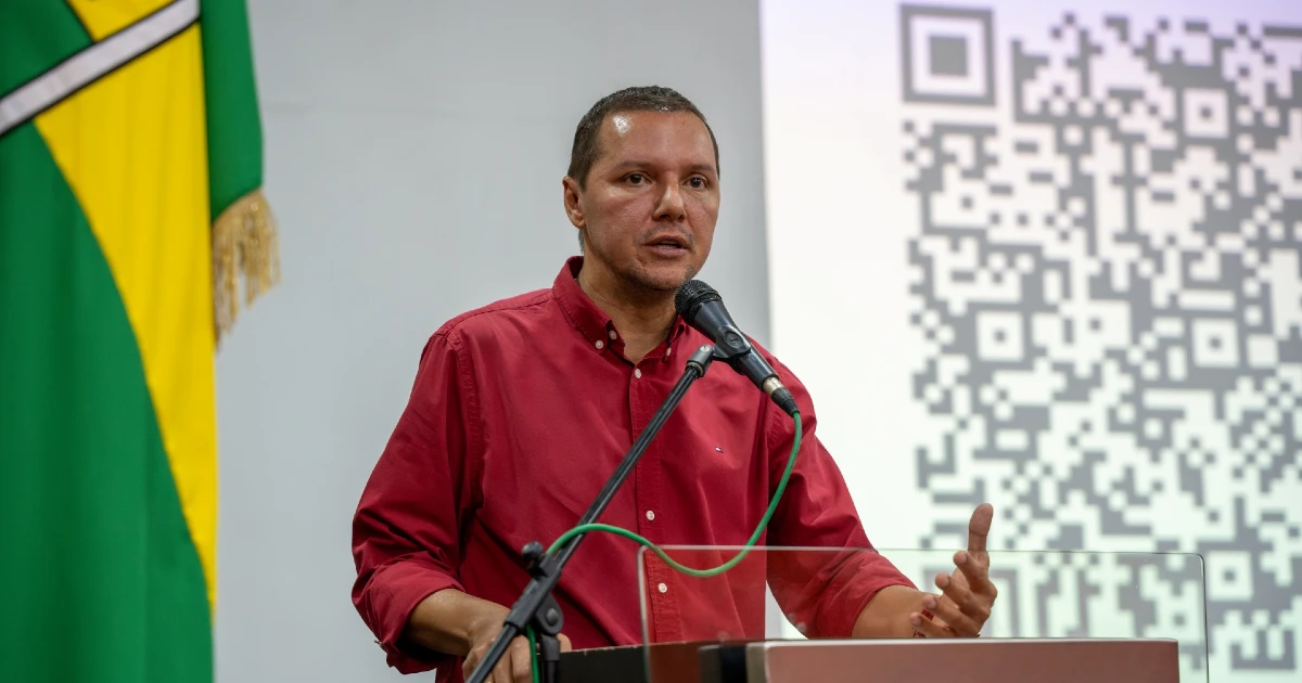 Rector en el lanzamiento del programa Administración SST