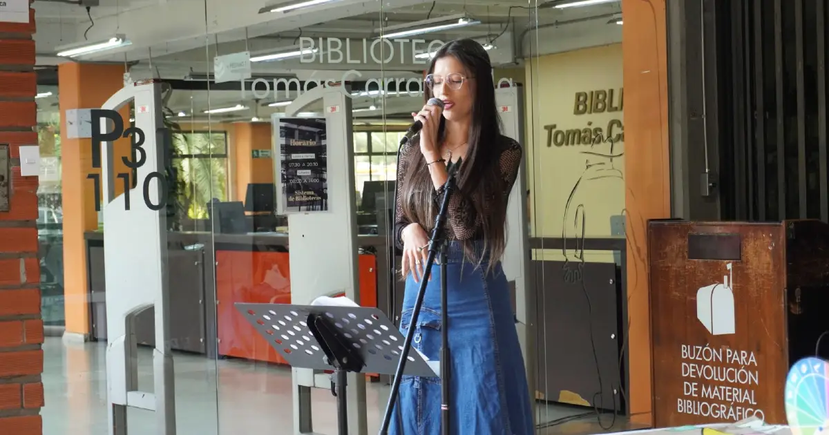 Cantante en la Jornada Bienestar y Calidad