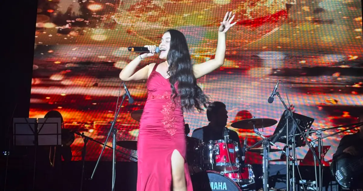Cantante XII Policanción