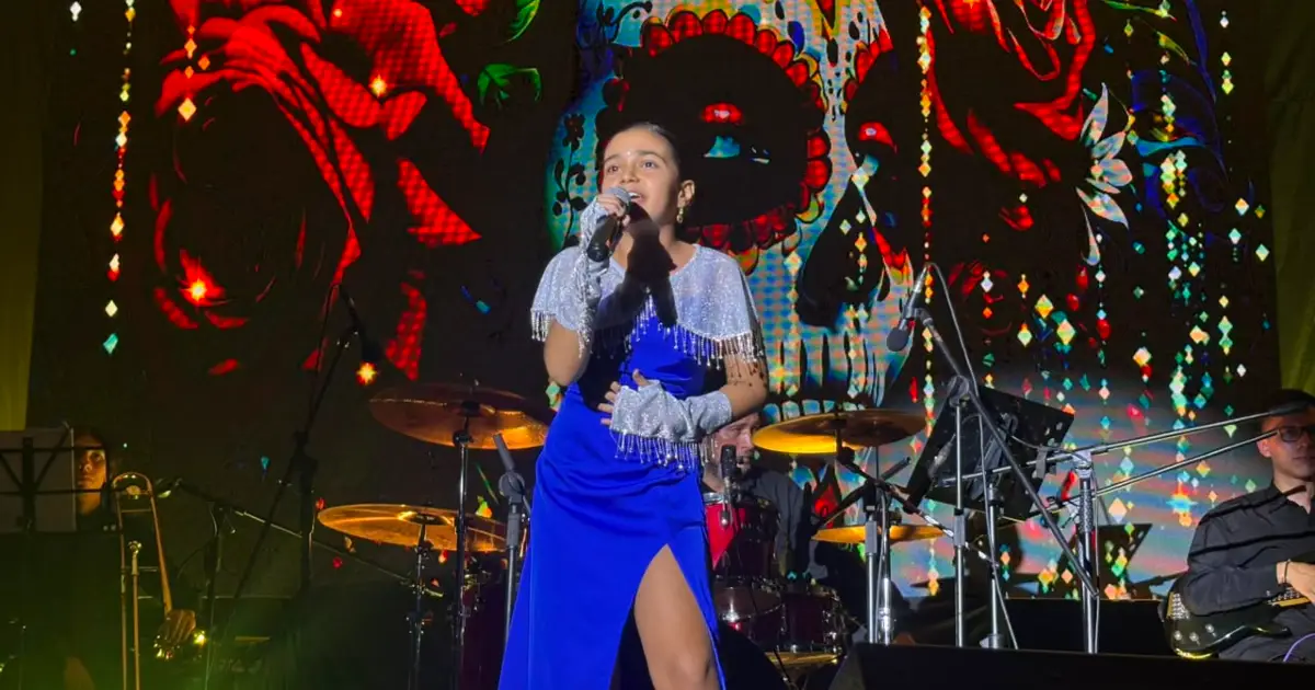 Cantante XII Policanción