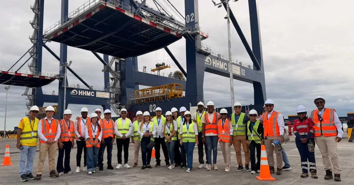 Equipo directivo haciendo alianzas estratégicas en Urabá