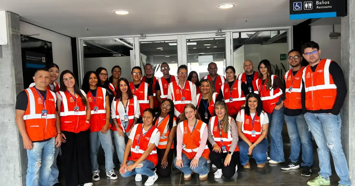 Estudiantes de Gestión Logística Integral conocen la operación aeroportuaria