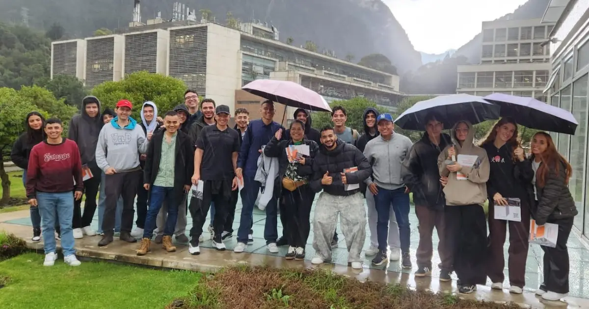 Estudiantes visitan Universidad de los Andes
