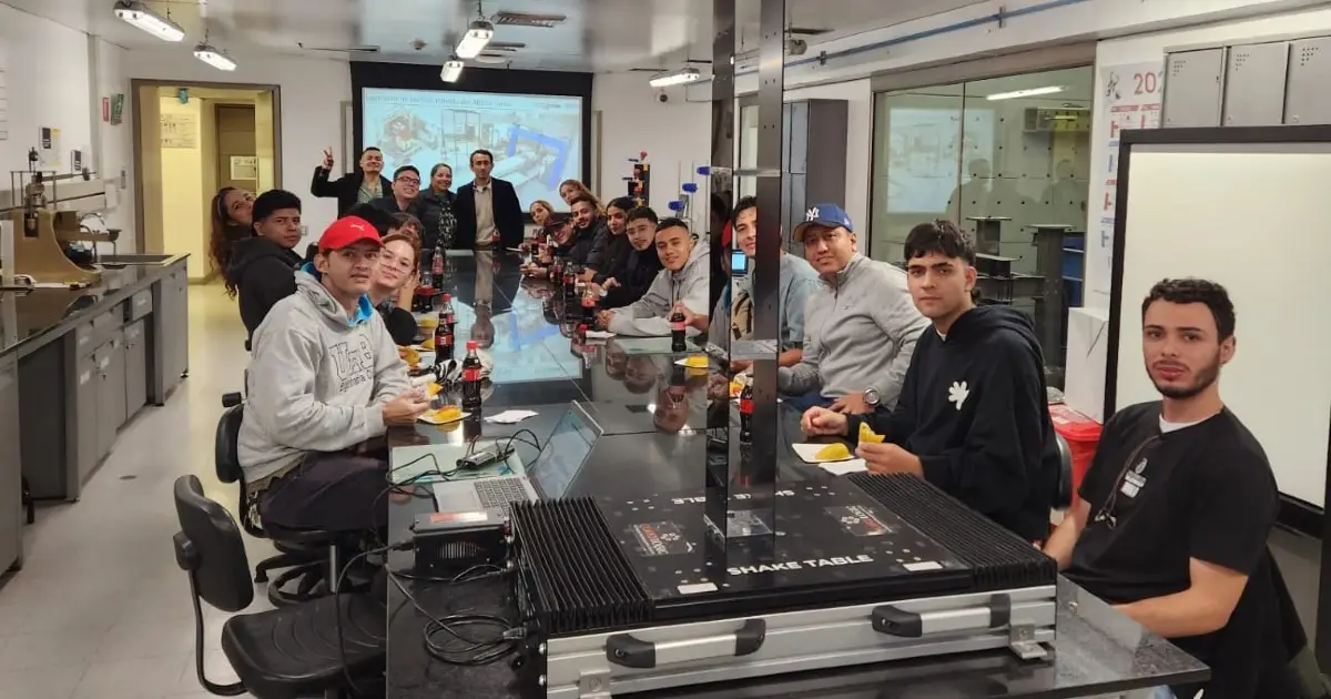 Estudiantes visitan Universidad de los Andes