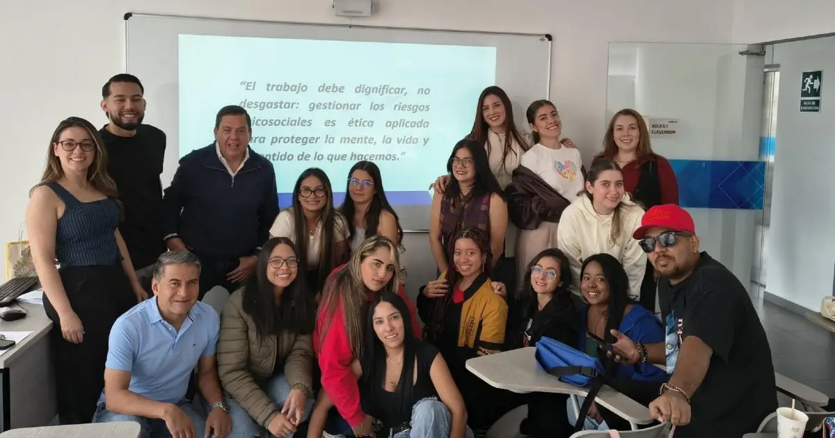 Movilidad académica internacional: Estudiantes de la Facultad de Ingeniería culminan con éxito pasantía en Ecuador