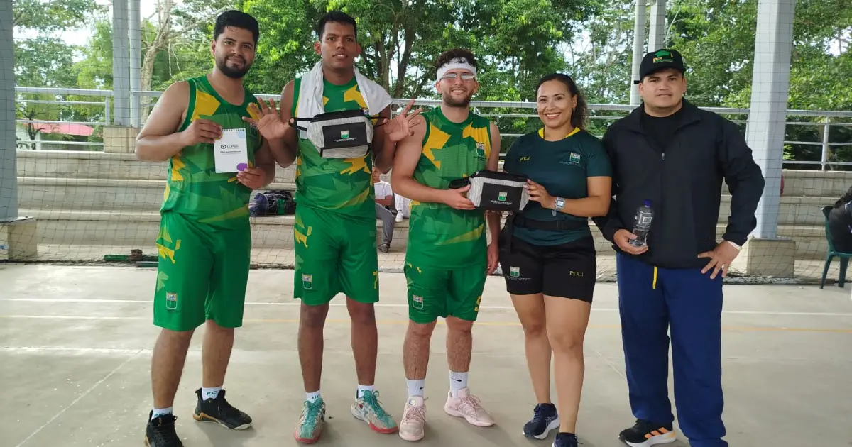 Equipo Poli Campeón Baloncesto