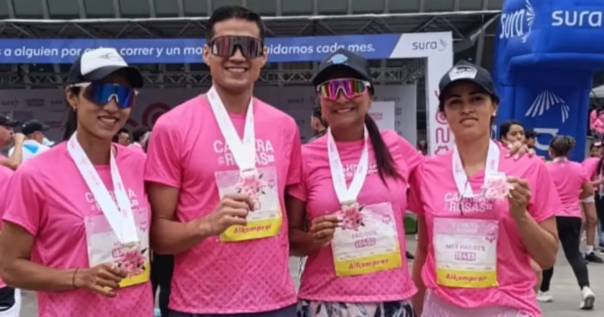Representantes del Poli participan de la carrera de las rosas
