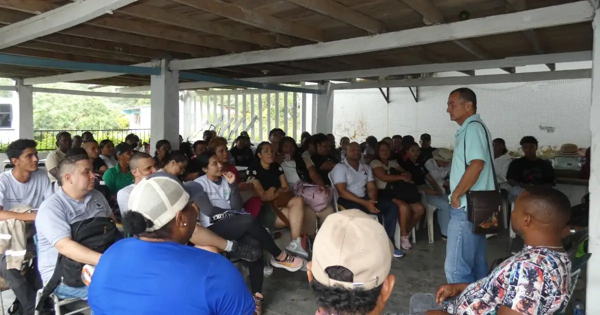 Reunión de estudiantes del Poli: Educación y reconciliación